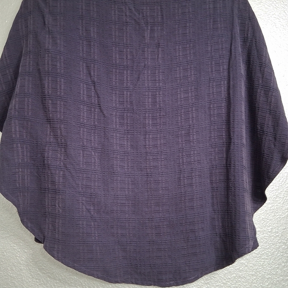 NWT Studio SKB Plum Twisted Neckline Textured Top   Size XS - Picture 11 of 13